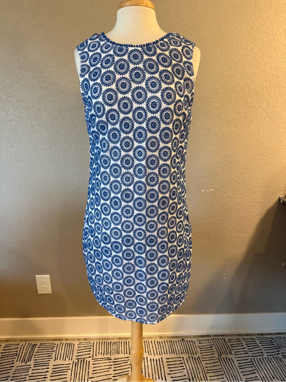 Draper James Blue White Embroidered Eyelet Shift Dress Size 10